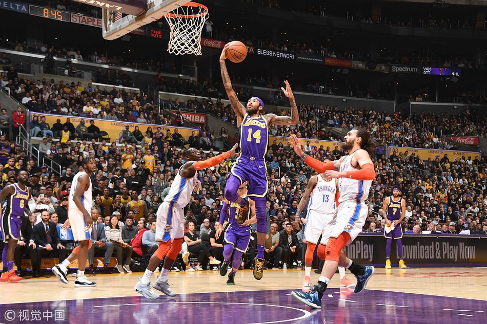 展示了她在 展示了她在